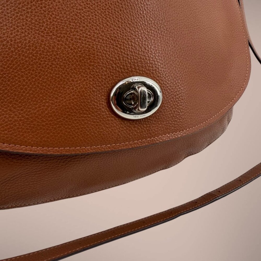 Coach Turnlock Hobo Bag in Light Saddle Pebble Leather - Picture 6 of 8